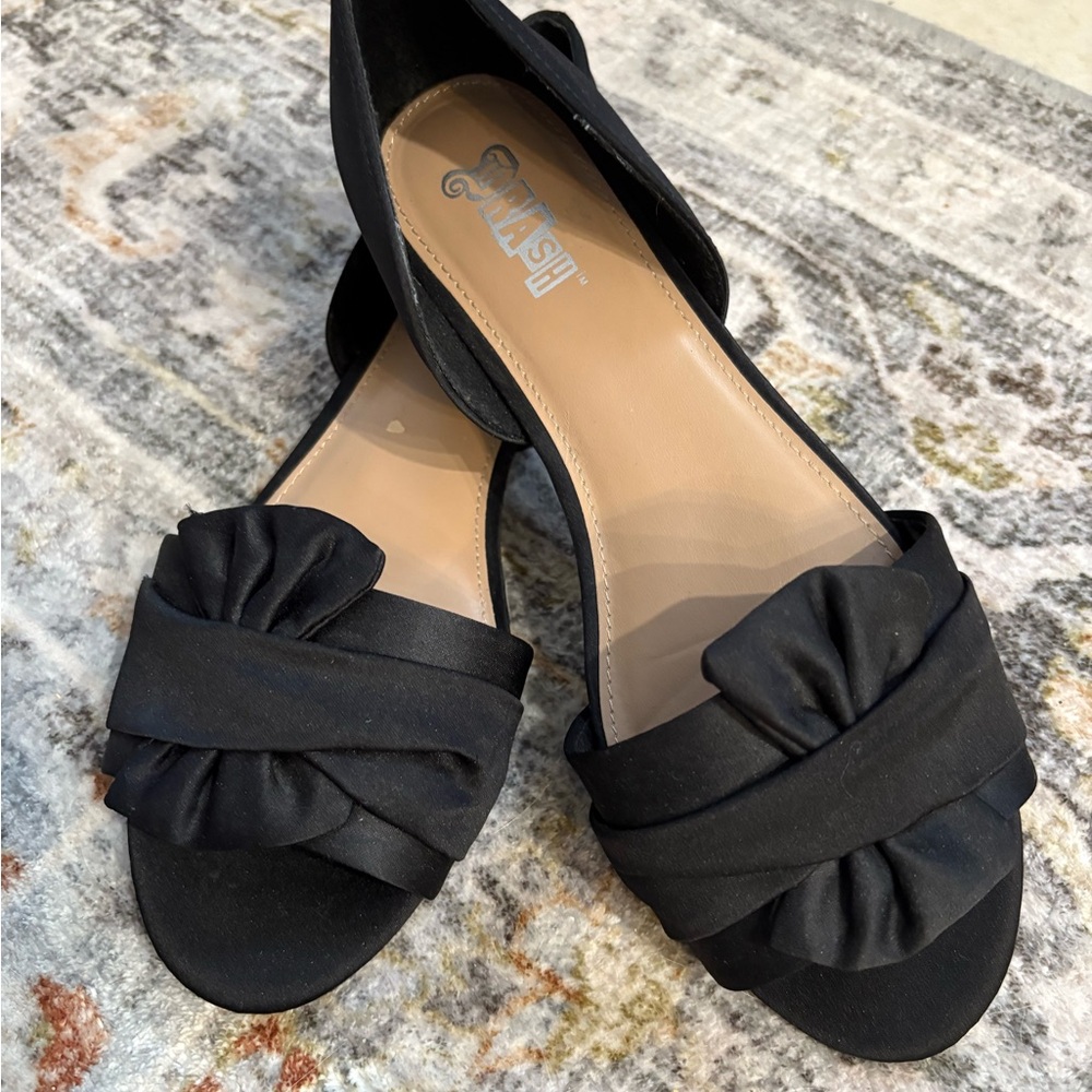Gorgeous Black Flats with Bow
